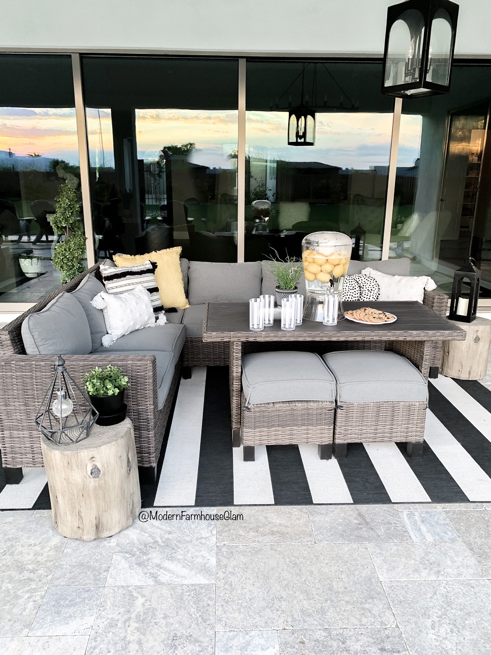 outdoor patio furniture 