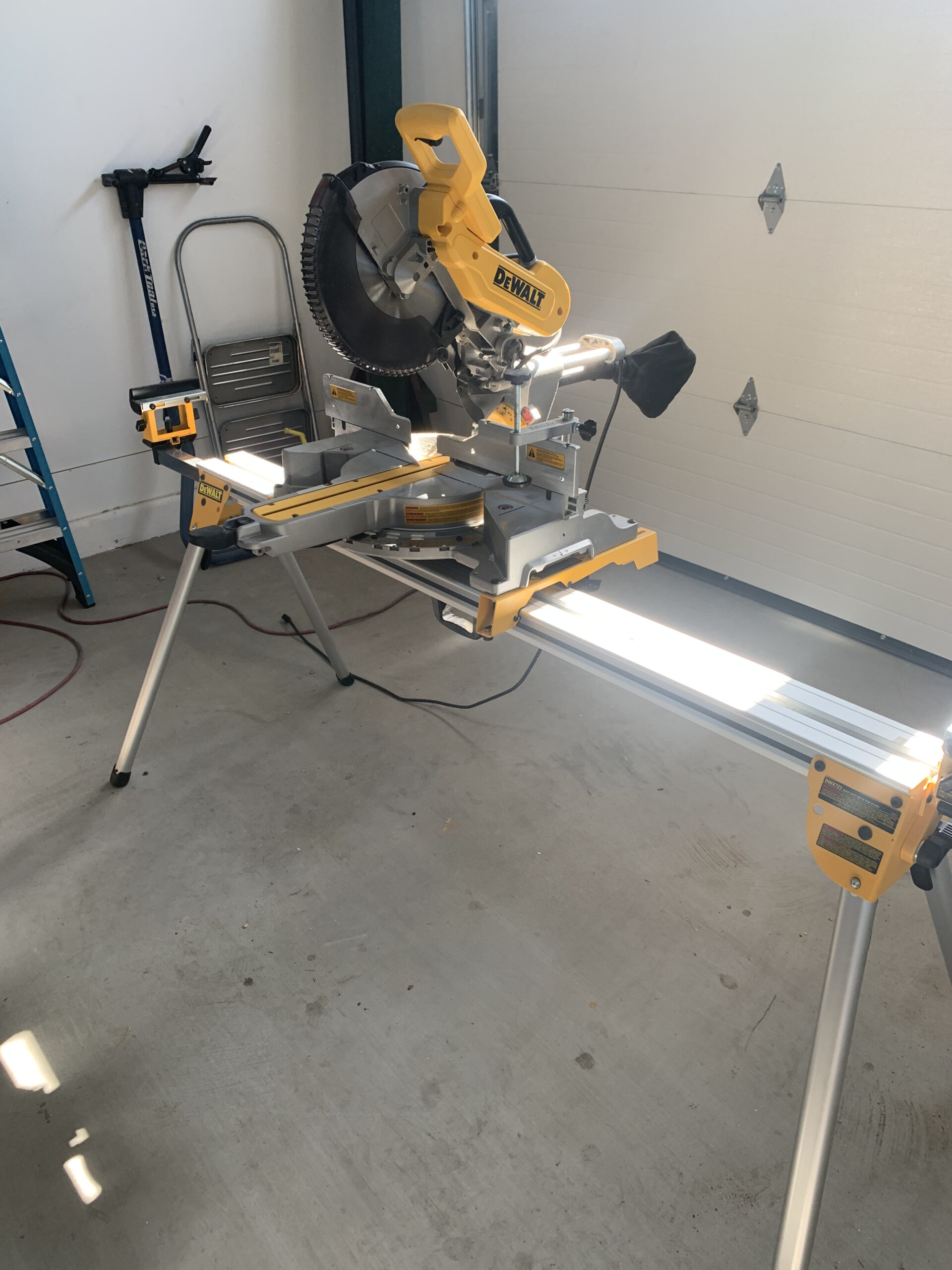 compound miter saw